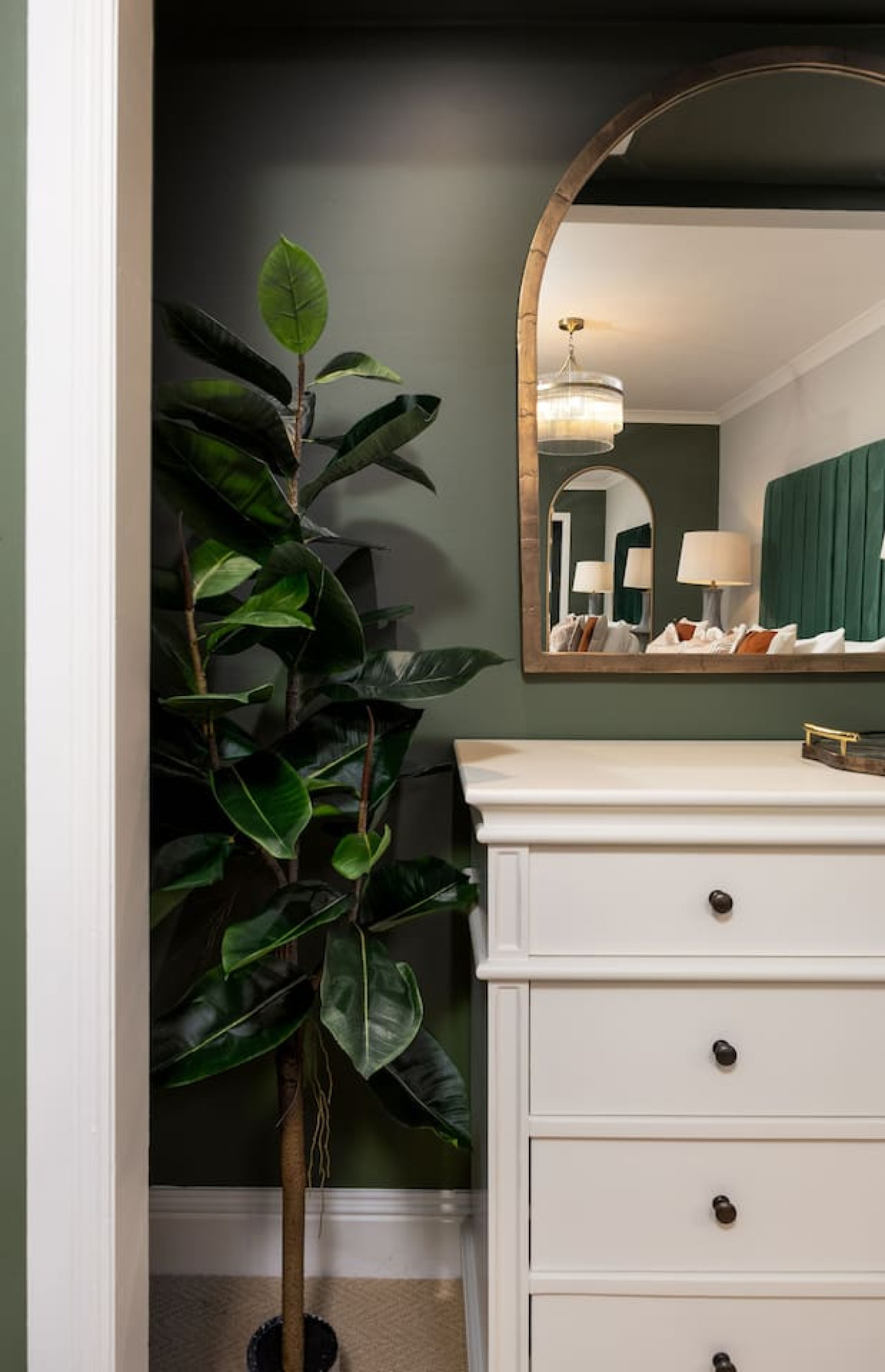 Emerald Suite, The Stirling Residence in 2A Viewfield Place, Stirling, FK81NQ - Property image 28 - VivreStays