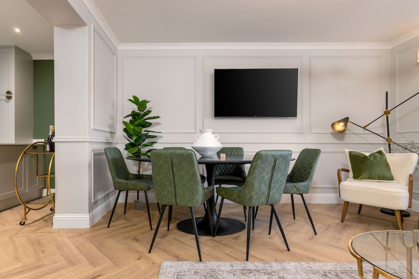 Emerald Suite, The Stirling Residence in 2A Viewfield Place, Stirling, FK81NQ - Property image 7 - VivreStays