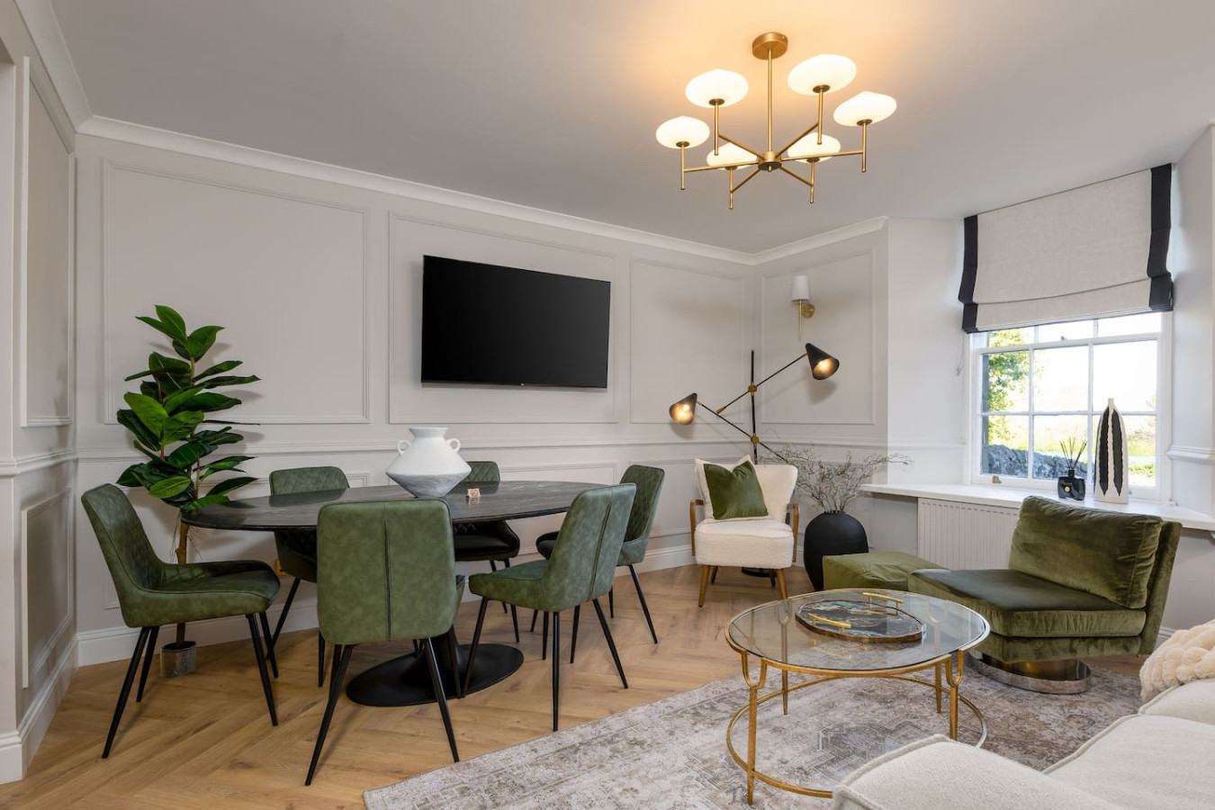 Emerald Suite, The Stirling Residence serviced apartment - UK - VivreStays