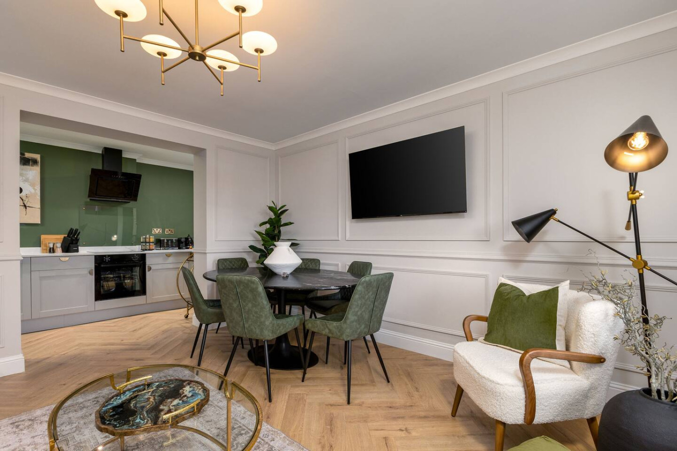 Emerald Suite, The Stirling Residence in 2A Viewfield Place, Stirling, FK81NQ - Property image 8 - VivreStays