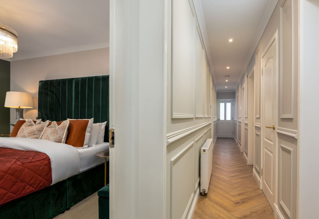 Emerald Suite, The Stirling Residence in 2A Viewfield Place, Stirling, FK81NQ - Property image 31 - VivreStays