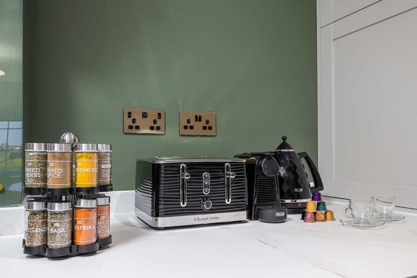 Emerald Suite, The Stirling Residence in 2A Viewfield Place, Stirling, FK81NQ - Property image 22 - VivreStays