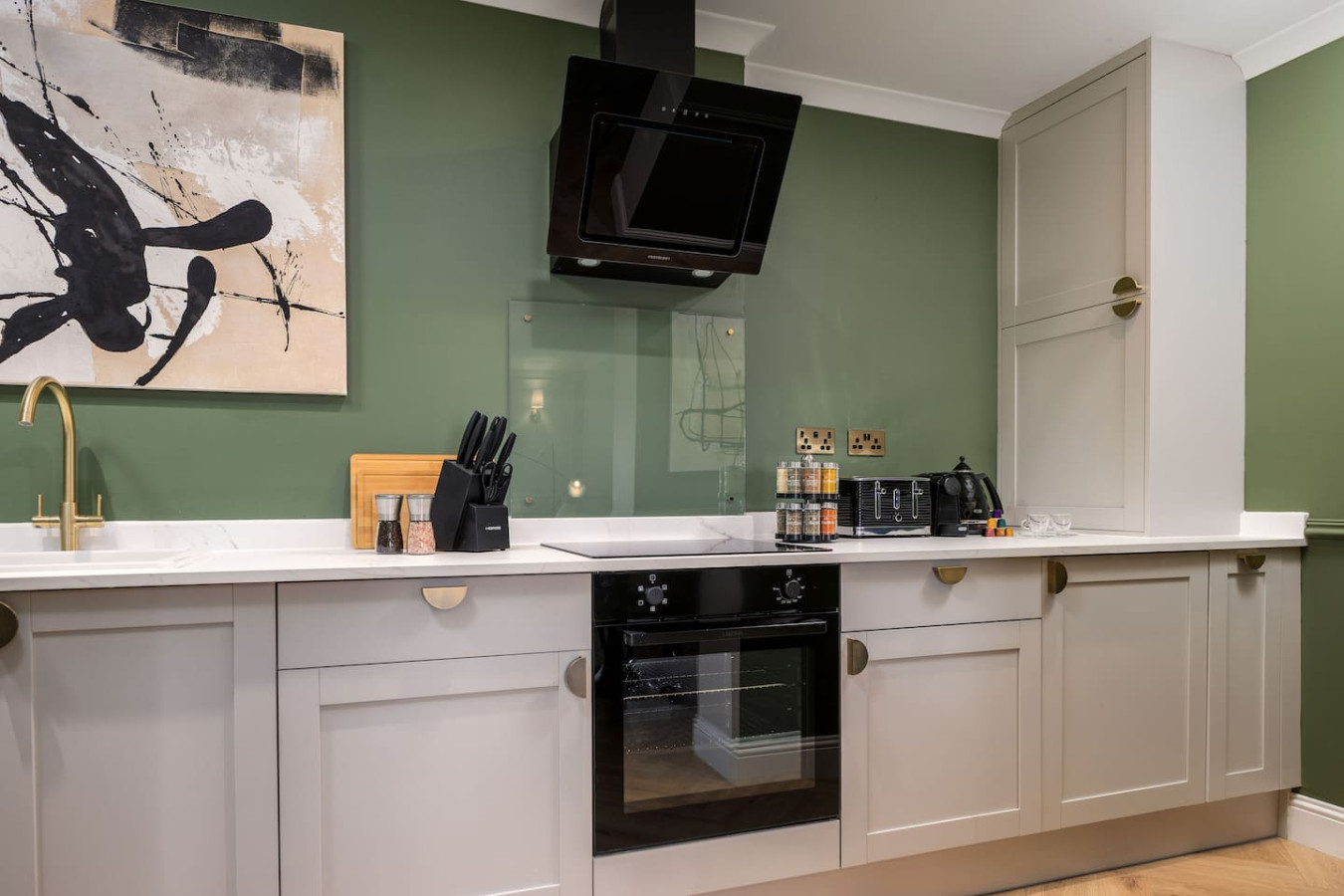 Emerald Suite, The Stirling Residence in 2A Viewfield Place, Stirling, FK81NQ - Property image 19 - VivreStays