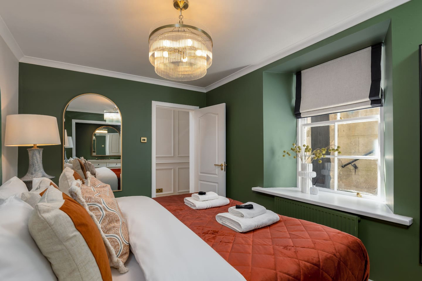 Emerald Suite, The Stirling Residence in 2A Viewfield Place, Stirling, FK81NQ - Property image 25 - VivreStays
