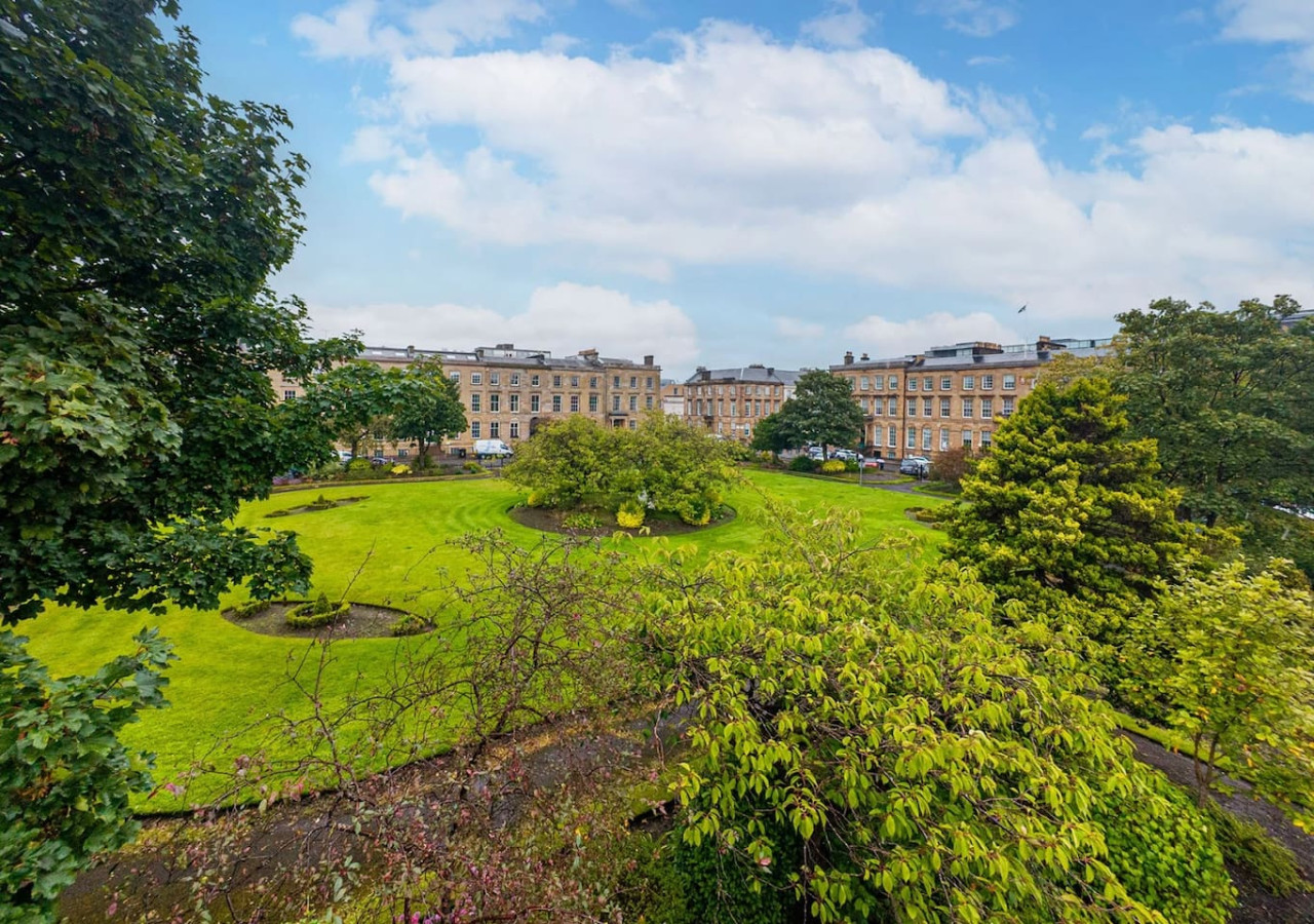 Luxury 4 Bed | Lift - Blythswood Square Apartment in 188 West Regent Street - Property image 77 - VivreStays