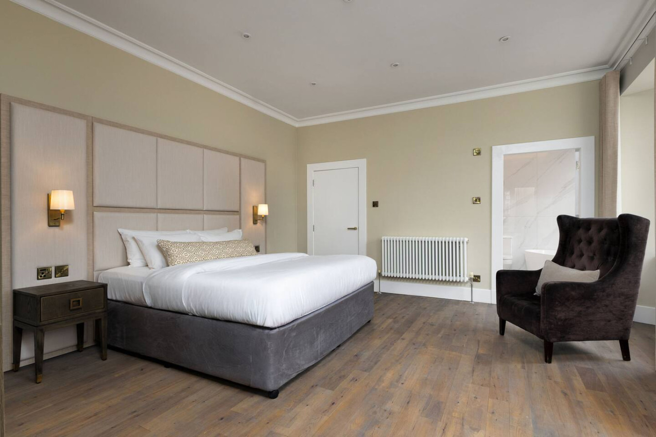 Luxury 4 Bed | Lift - Blythswood Square Apartment in 188 West Regent Street - Property image 20 - VivreStays
