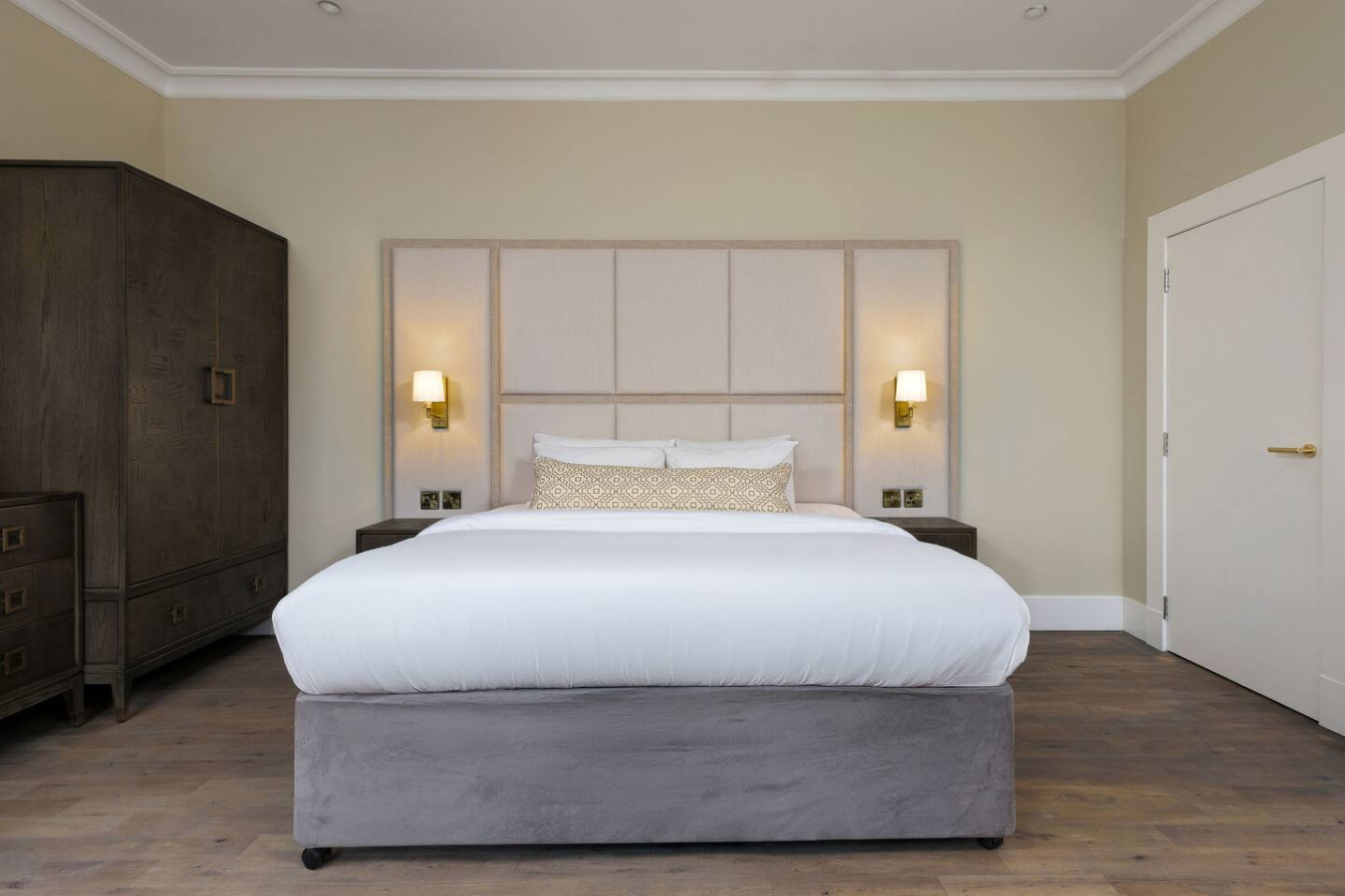 Luxury 4 Bed | Lift - Blythswood Square Apartment in 188 West Regent Street - Property image 21 - VivreStays
