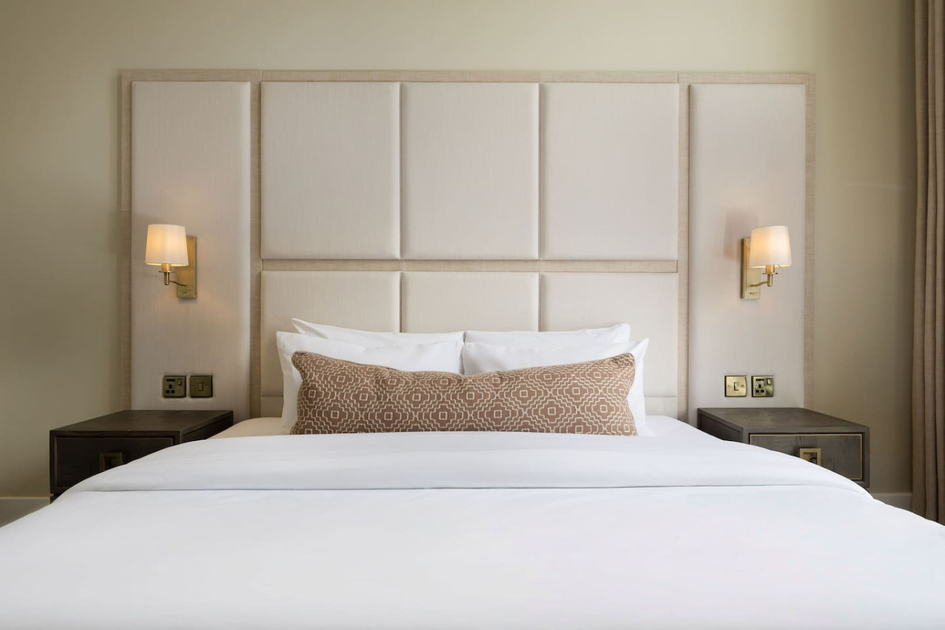 Luxury 4 Bed | Lift - Blythswood Square Apartment in 188 West Regent Street - Property image 18 - VivreStays