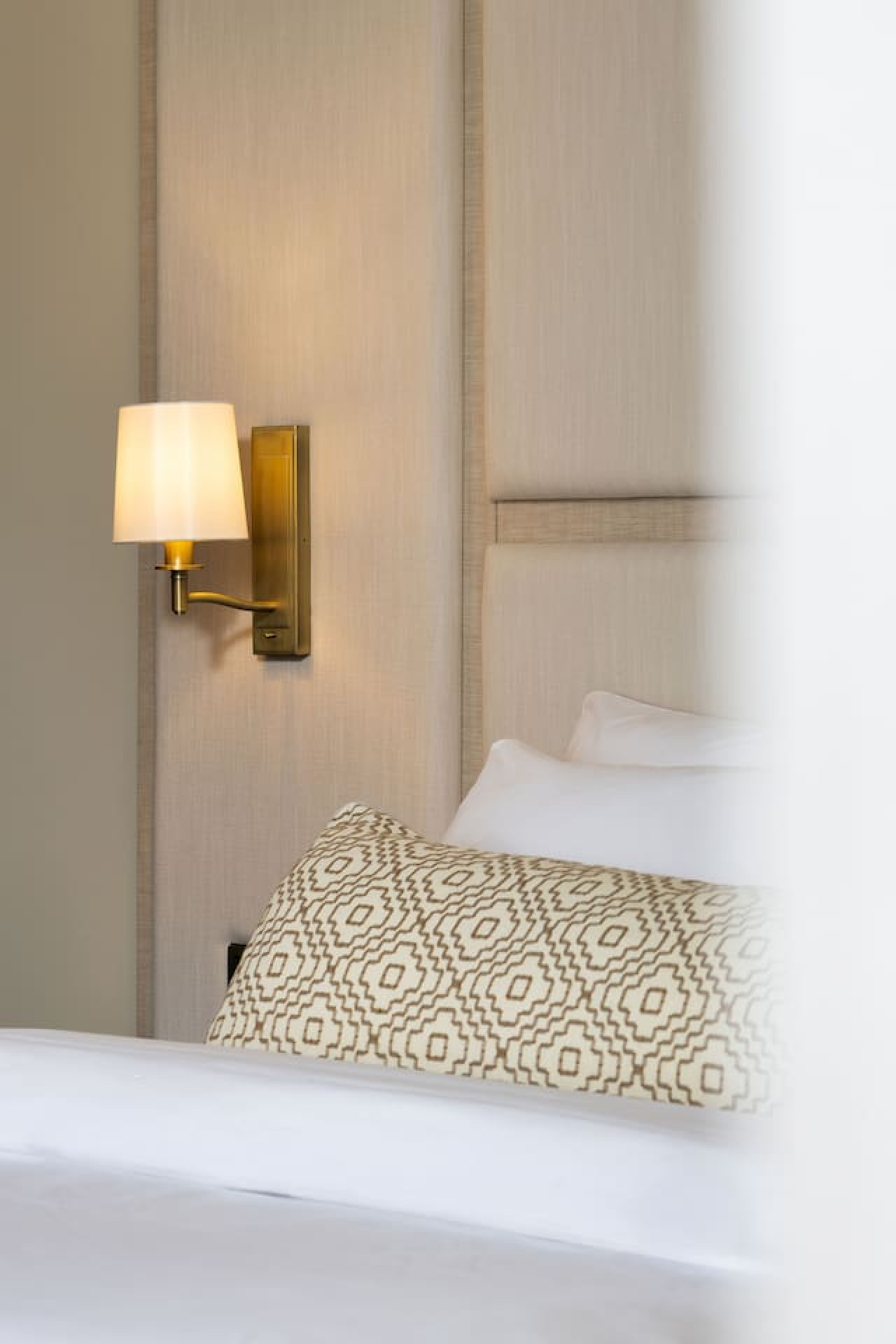 Luxury 4 Bed | Lift - Blythswood Square Apartment in 188 West Regent Street - Property image 16 - VivreStays