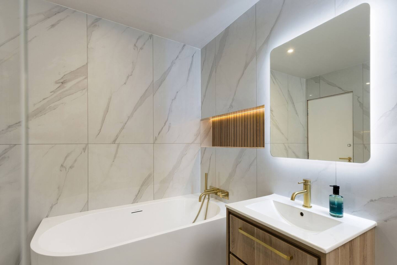 Luxury 4 Bed | Lift - Blythswood Square Apartment in 188 West Regent Street - Property image 36 - VivreStays