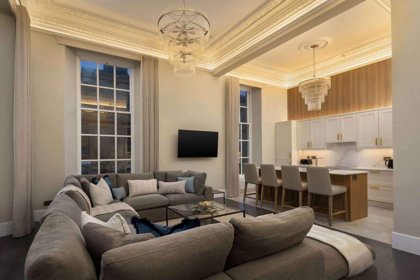 Luxury 4 Bed | Lift - Blythswood Square Apartment in 188 West Regent Street - Property image 6 - VivreStays