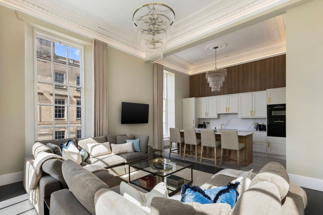 Luxury 4 Bed | Lift - Blythswood Square Apartment in 188 West Regent Street - Property image 10 - VivreStays