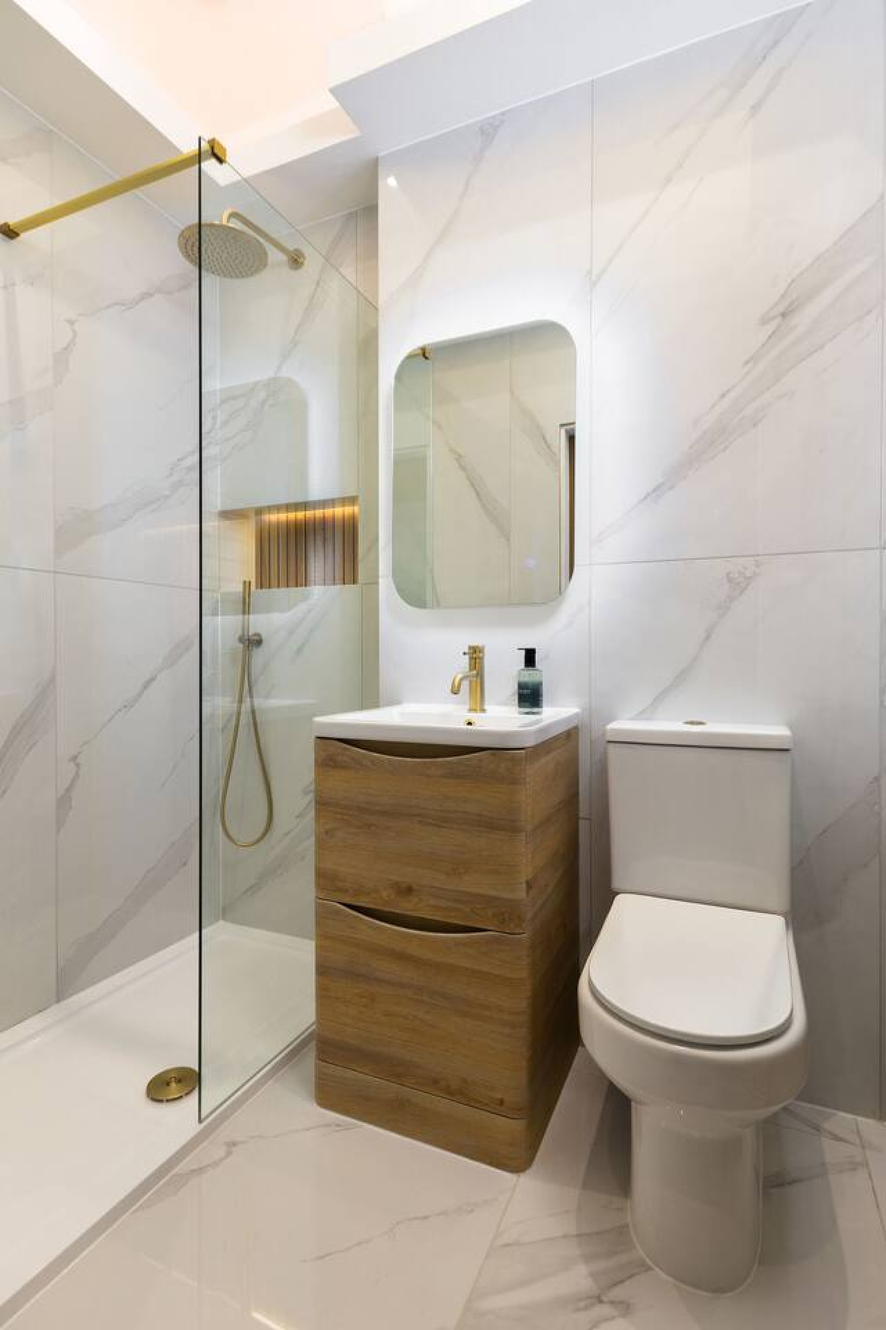 Luxury 4 Bed | Lift - Blythswood Square Apartment in 188 West Regent Street - Property image 35 - VivreStays