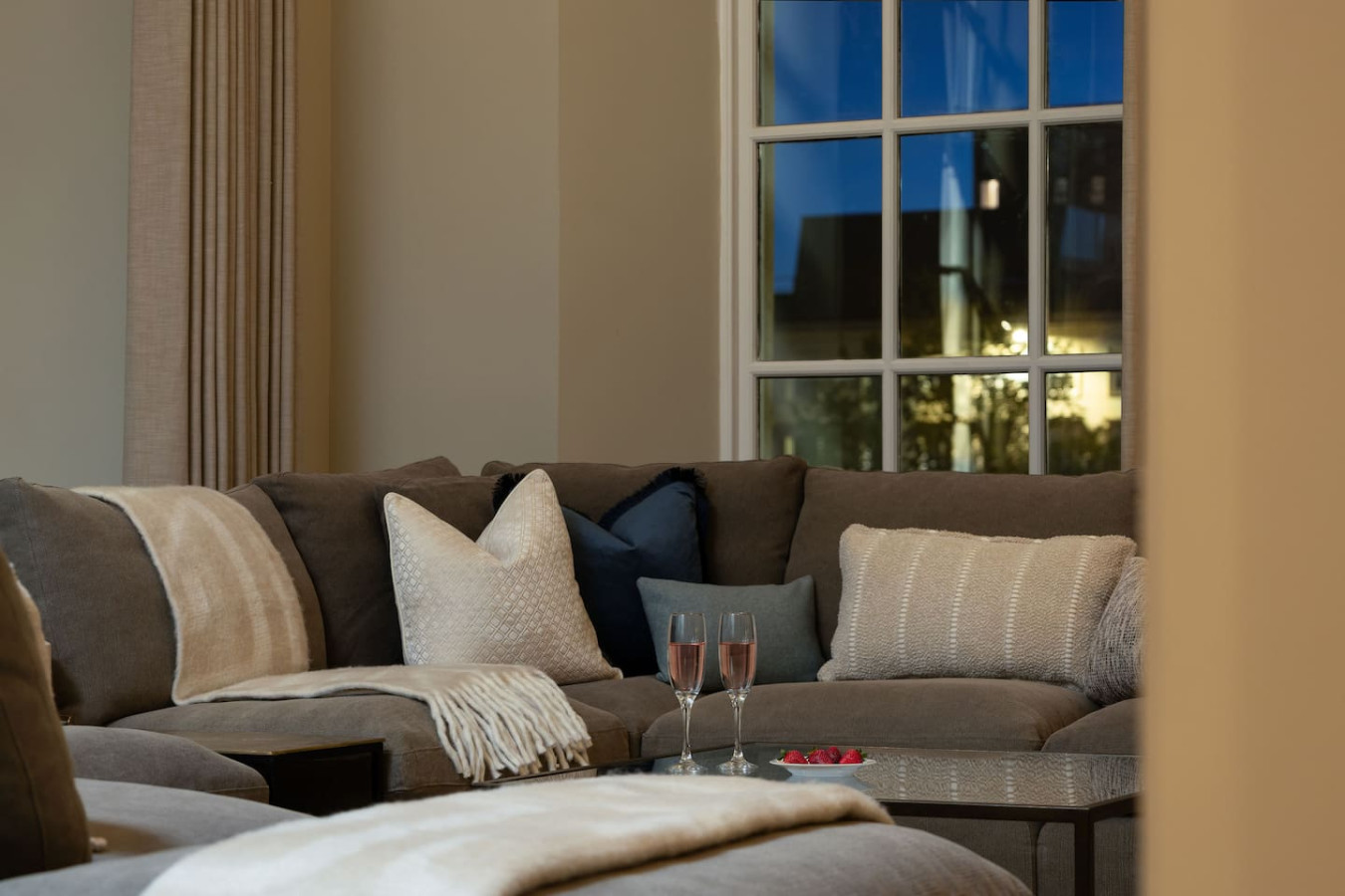 Luxury 4 Bed | Lift - Blythswood Square Apartment in 188 West Regent Street - Property image 8 - VivreStays