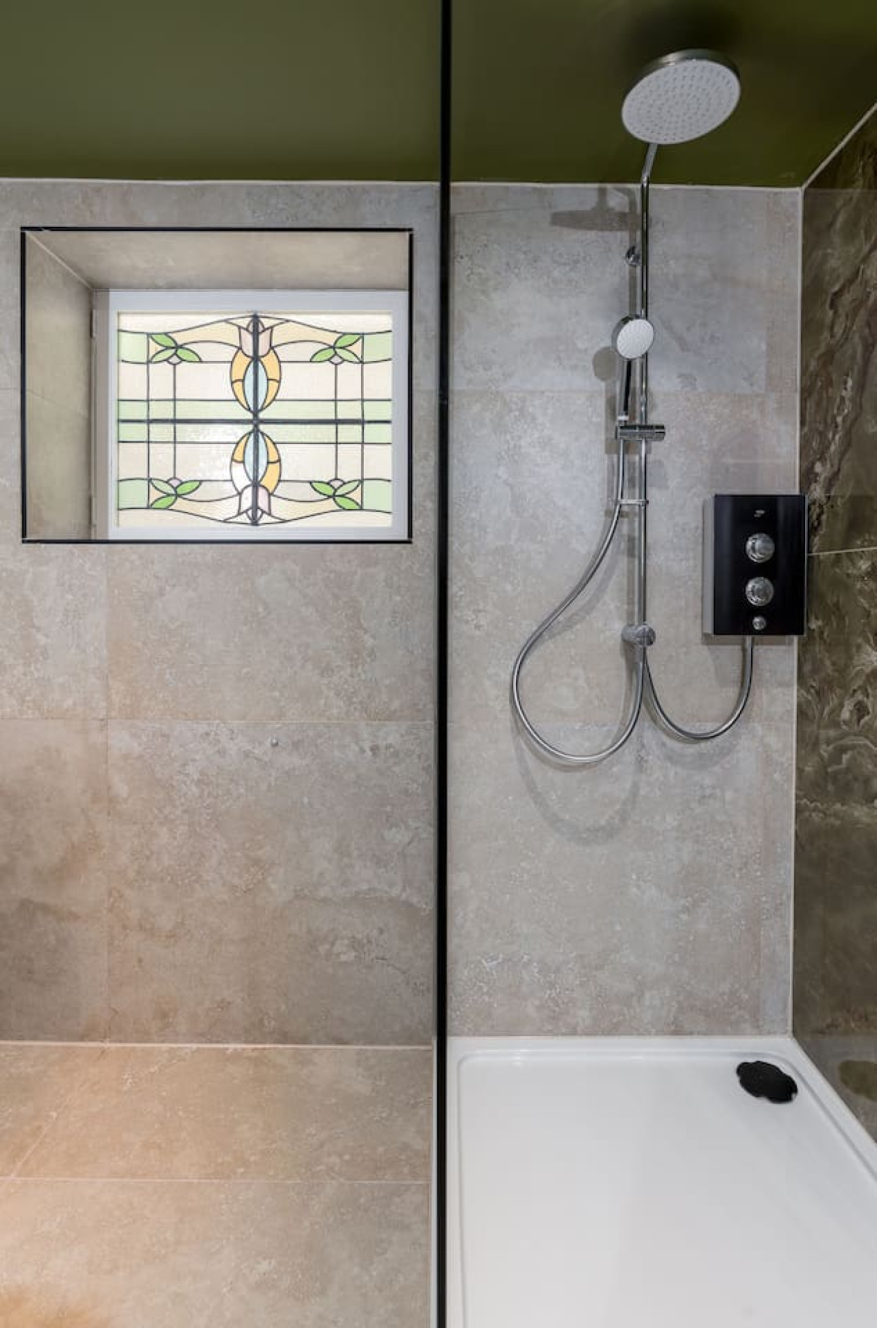 The Vorlich Suite at Munro Guest House in 14 Princes Street, Stirling, FK81HQ - Property image 21 - VivreStays
