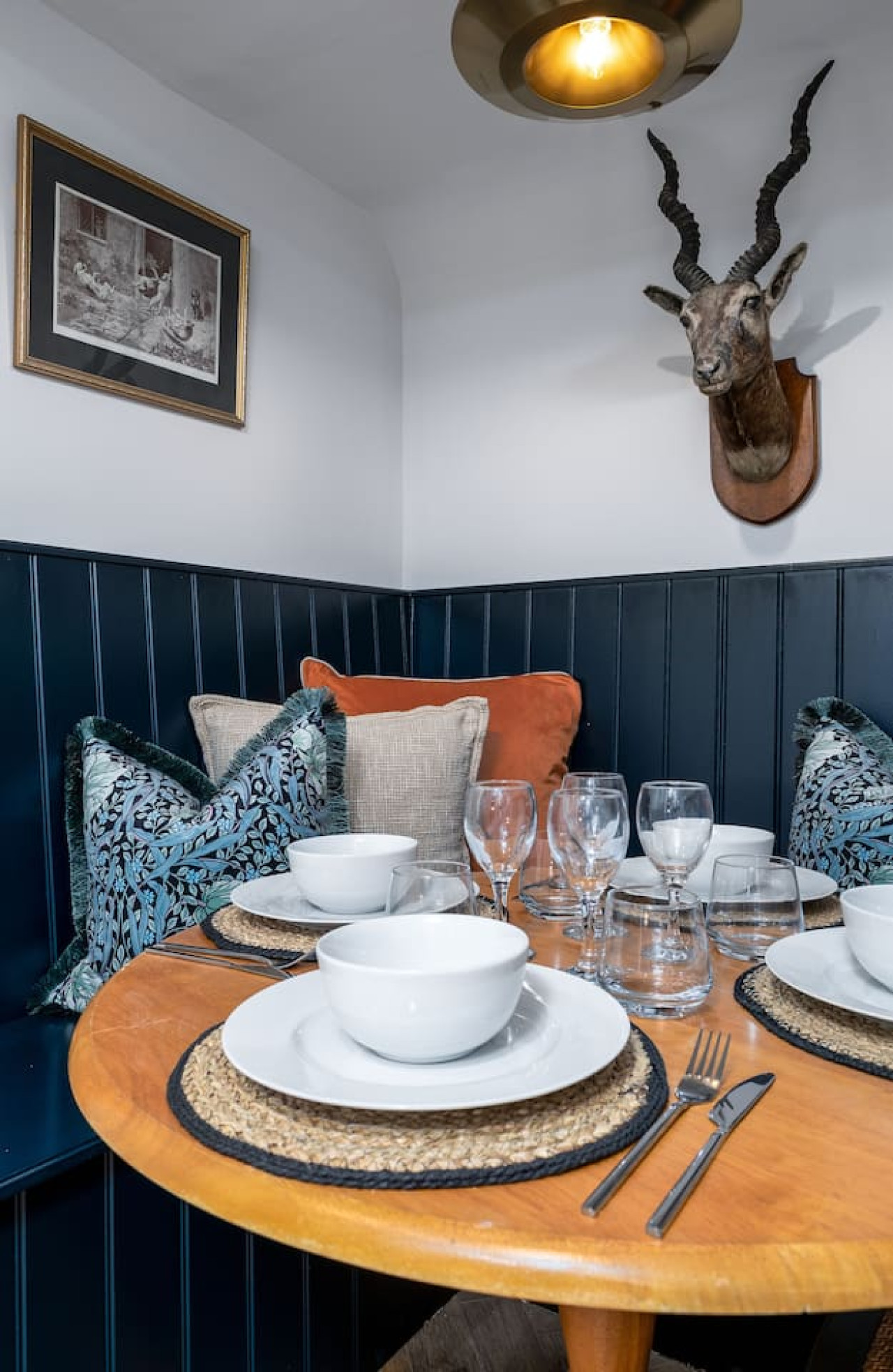 The Vorlich Suite at Munro Guest House in 14 Princes Street, Stirling, FK81HQ - Property image 27 - VivreStays