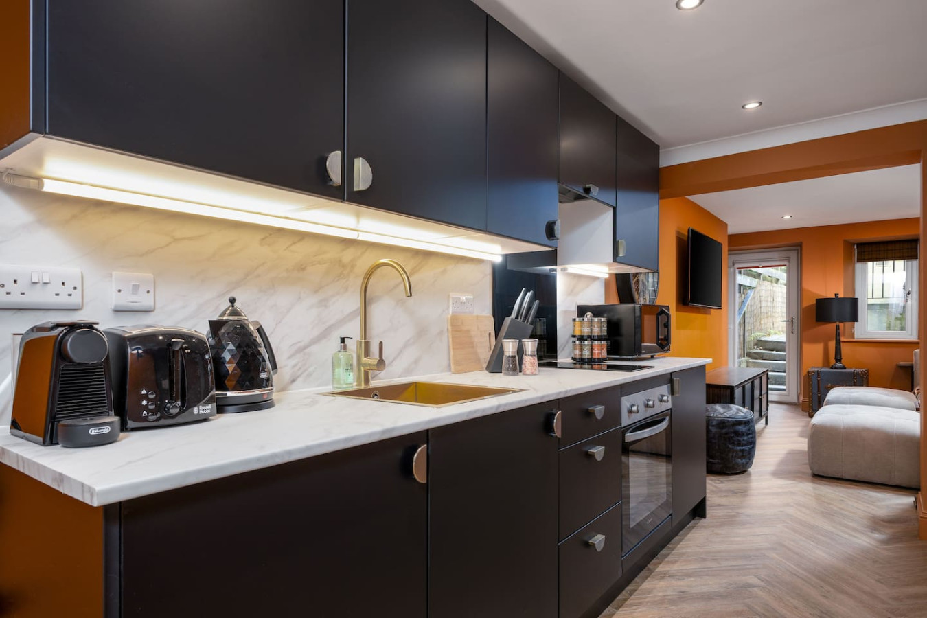 The Vorlich Suite at Munro Guest House in 14 Princes Street, Stirling, FK81HQ - Property image 5 - VivreStays