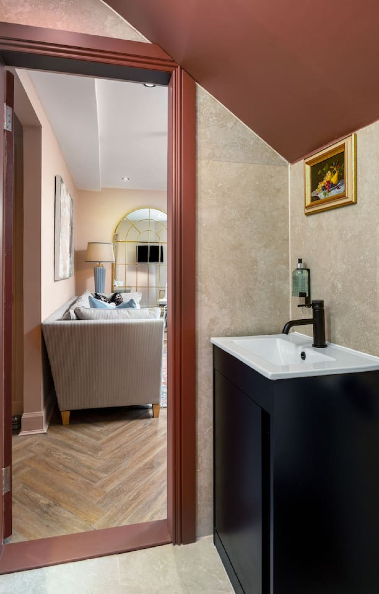 The Nevis Suite at Munro Guest House in 14 Princes Street, Stirling, FK81HQ - Property image 12 - VivreStays