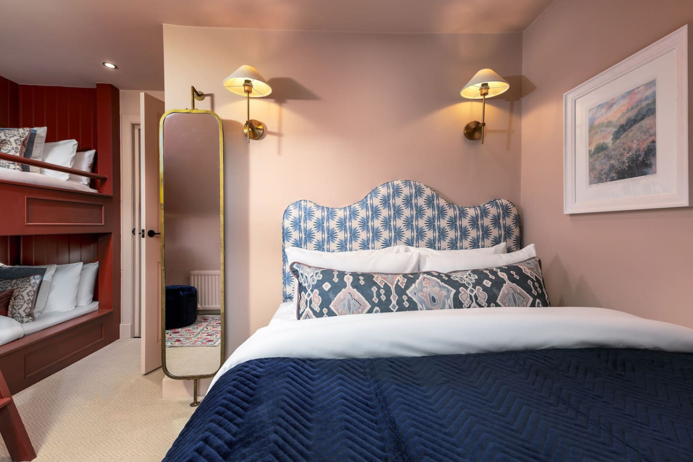 The Nevis Suite at Munro Guest House in 14 Princes Street, Stirling, FK81HQ - Property image 18 - VivreStays