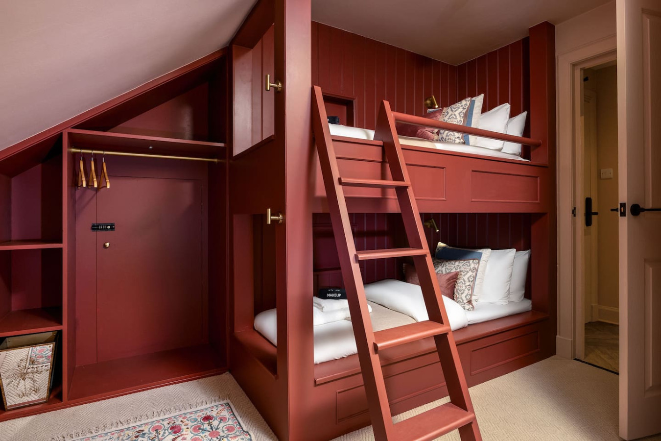 The Nevis Suite at Munro Guest House in 14 Princes Street, Stirling, FK81HQ - Property image 5 - VivreStays