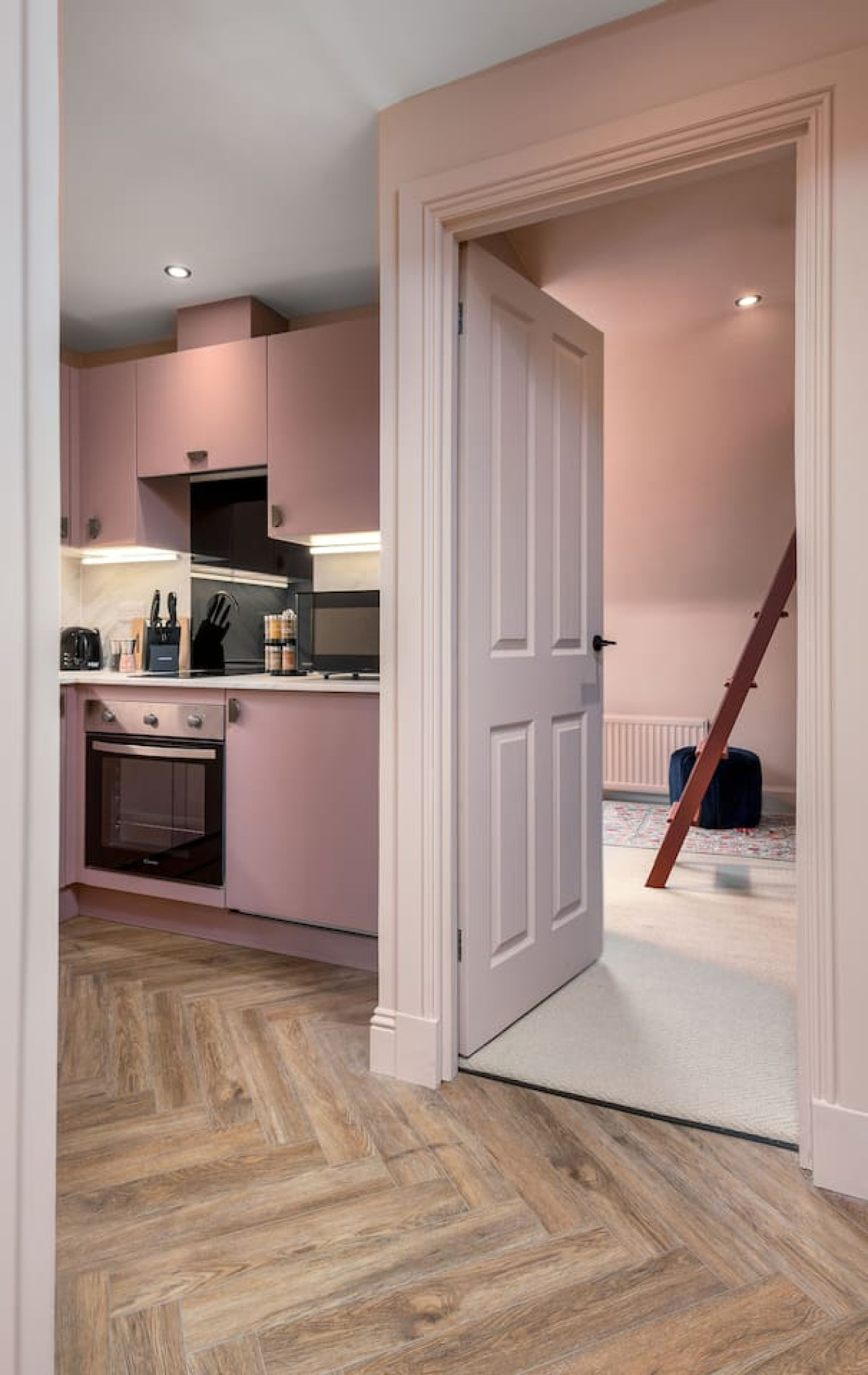 The Nevis Suite at Munro Guest House in 14 Princes Street, Stirling, FK81HQ - Property image 9 - VivreStays