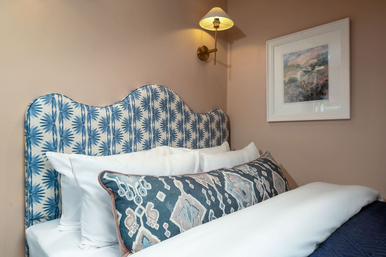 The Nevis Suite at Munro Guest House in 14 Princes Street, Stirling, FK81HQ - Property image 20 - VivreStays