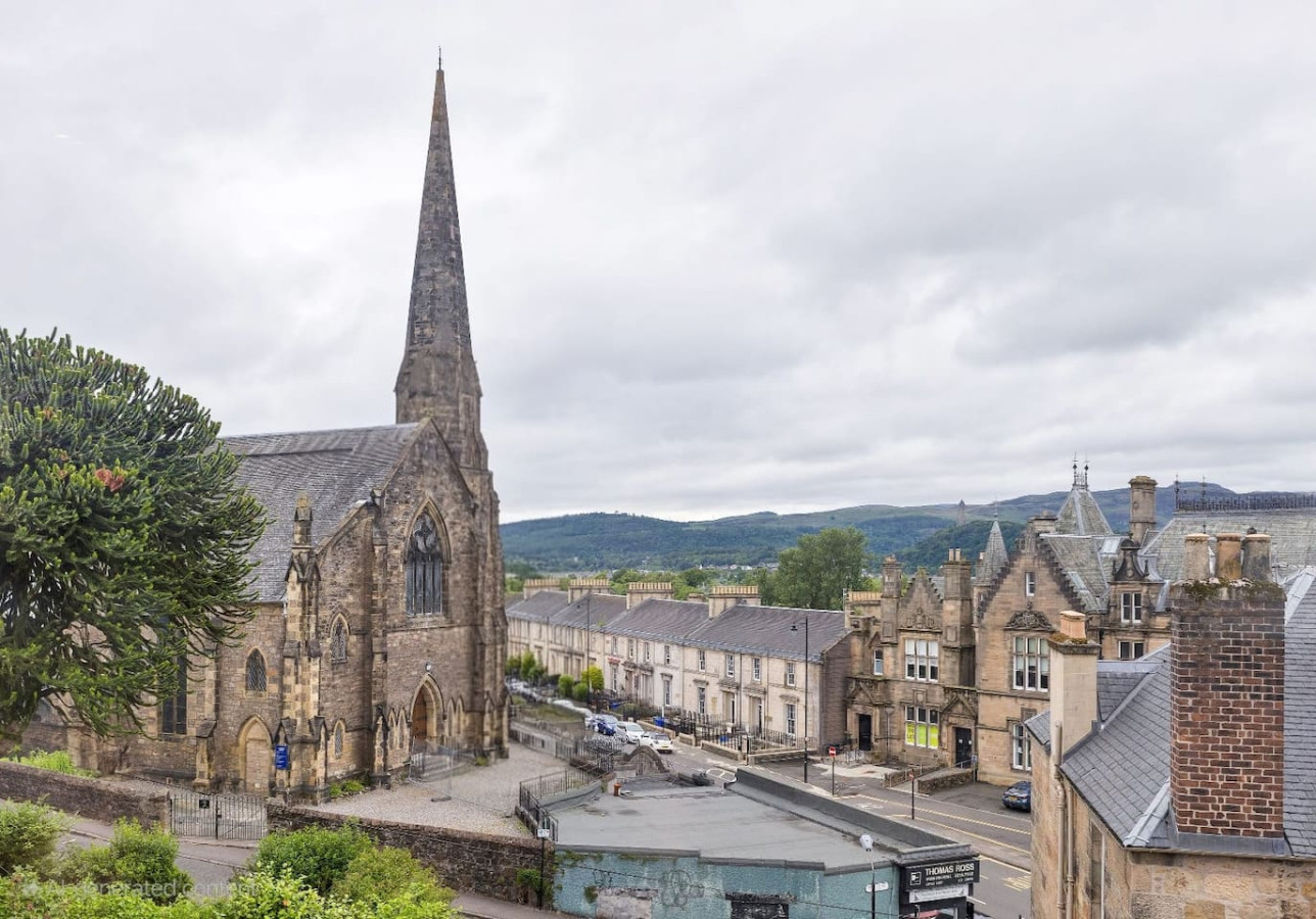 The Nevis Suite at Munro Guest House in 14 Princes Street, Stirling, FK81HQ - Property image 26 - VivreStays