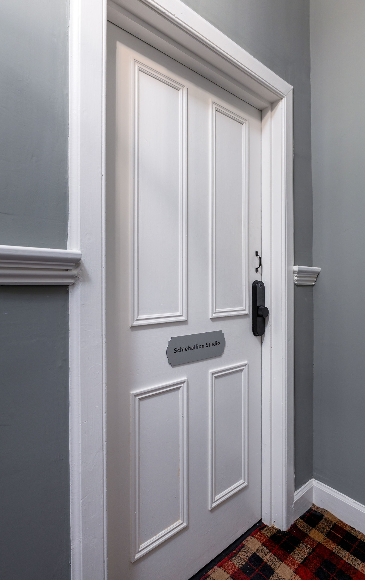 The Schiehallion Studio at Munro Guest House in 14 Princes Street, Stirling, FK81HQ - Property image 14 - VivreStays