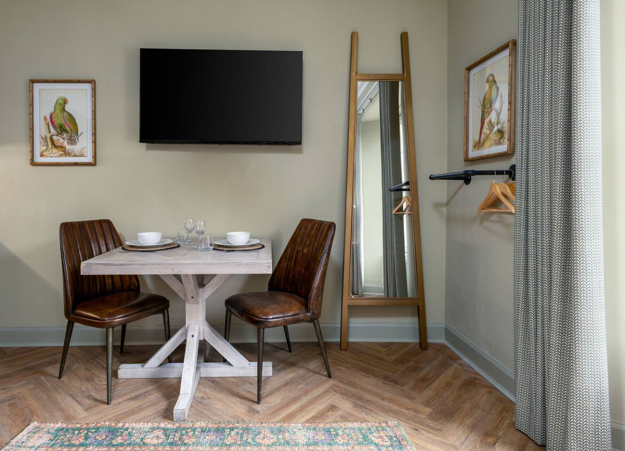 The Schiehallion Studio at Munro Guest House in 14 Princes Street, Stirling, FK81HQ - Property image 12 - VivreStays