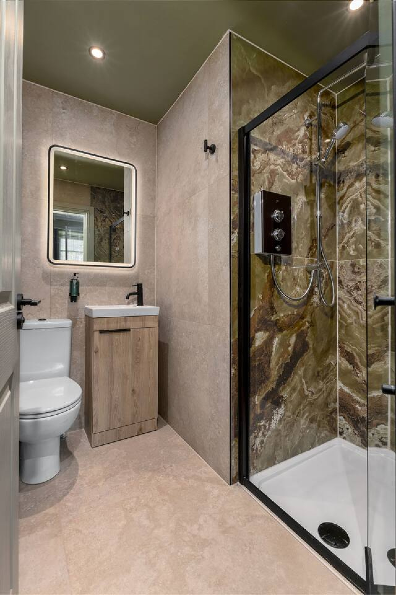 The Schiehallion Studio at Munro Guest House in 14 Princes Street, Stirling, FK81HQ - Property image 2 - VivreStays