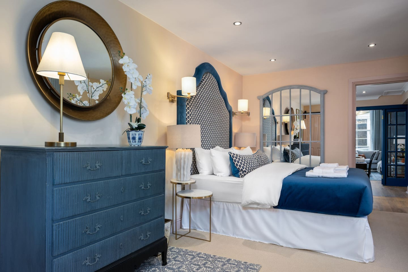 The Macdui Master Suite at Munro Guest House in 14 Princes Street, Stirling, FK81HQ - Property image 12 - VivreStays