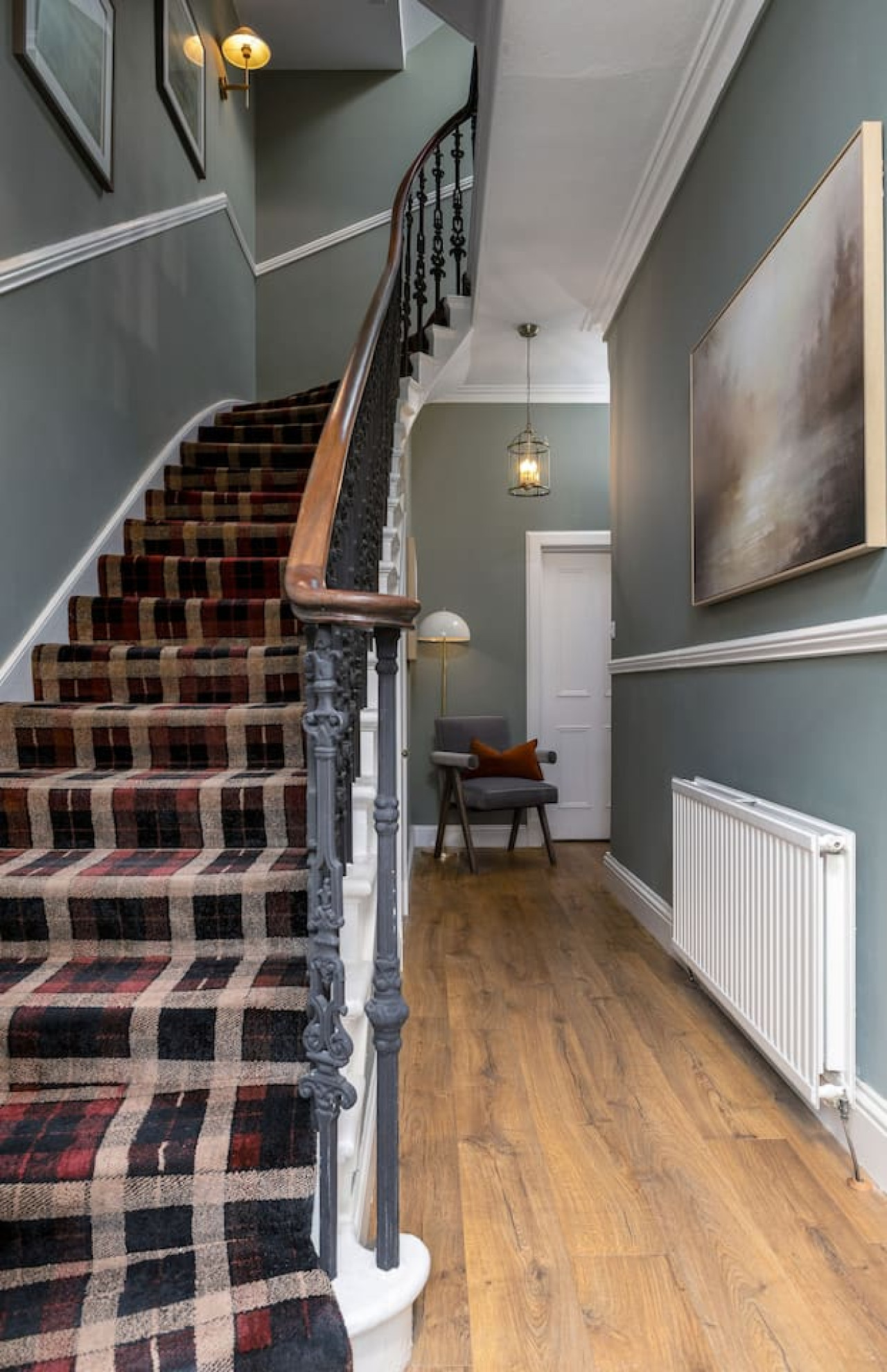 The Macdui Master Suite at Munro Guest House in 14 Princes Street, Stirling, FK81HQ - Property image 27 - VivreStays