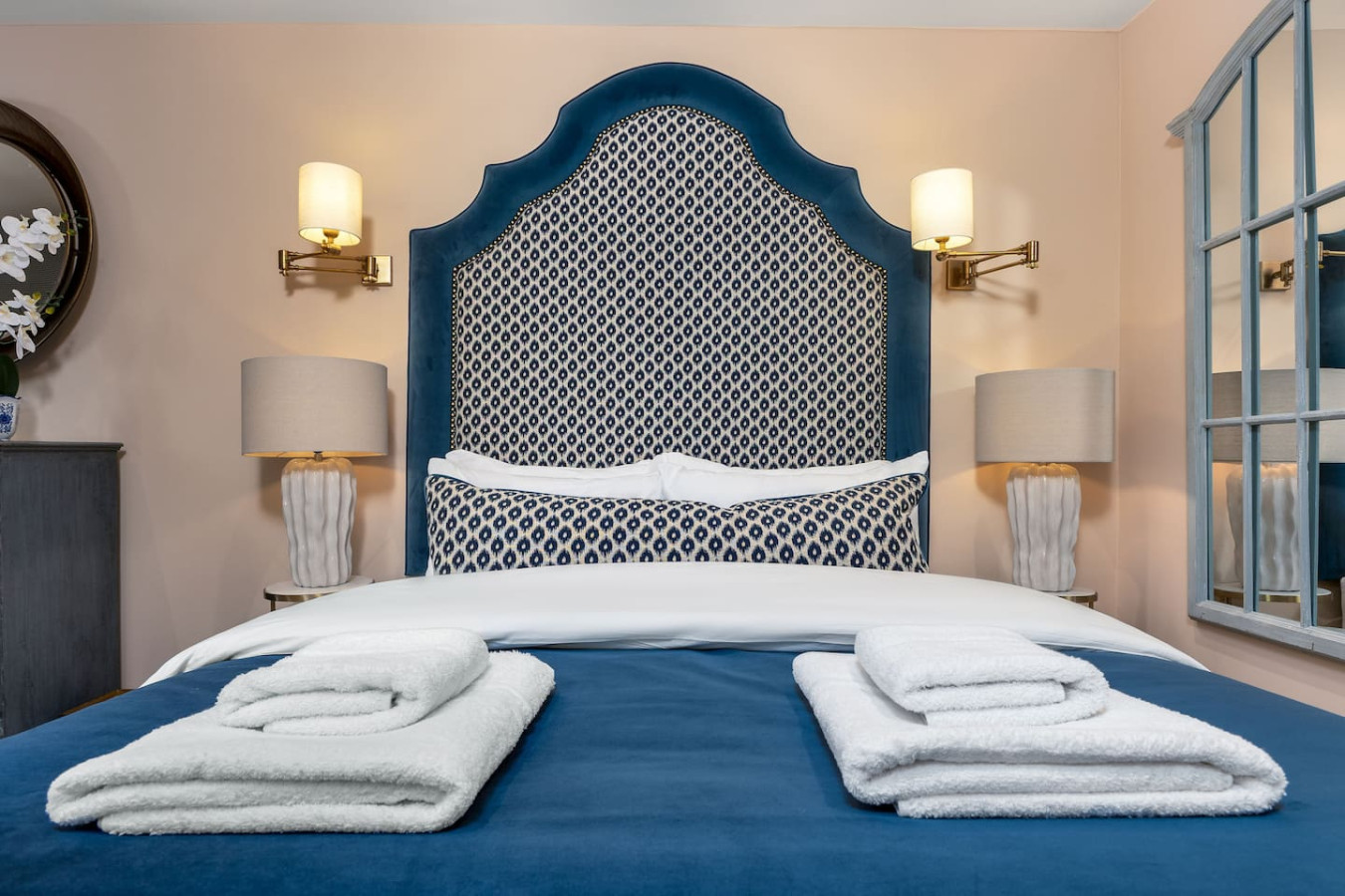 The Macdui Master Suite at Munro Guest House in 14 Princes Street, Stirling, FK81HQ - Property image 14 - VivreStays