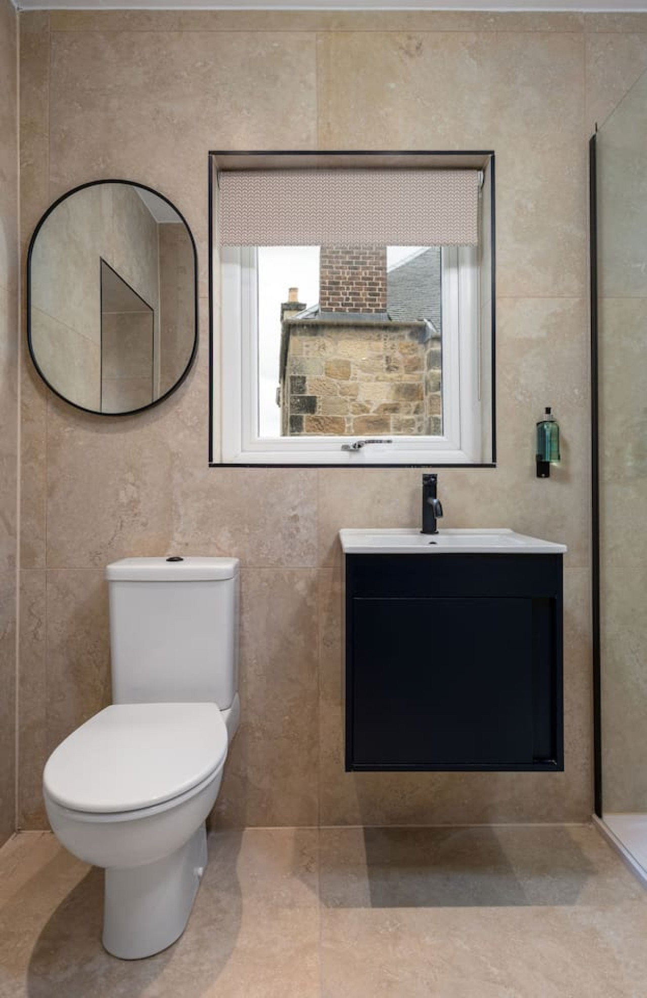 The Macdui Master Suite at Munro Guest House in 14 Princes Street, Stirling, FK81HQ - Property image 21 - VivreStays