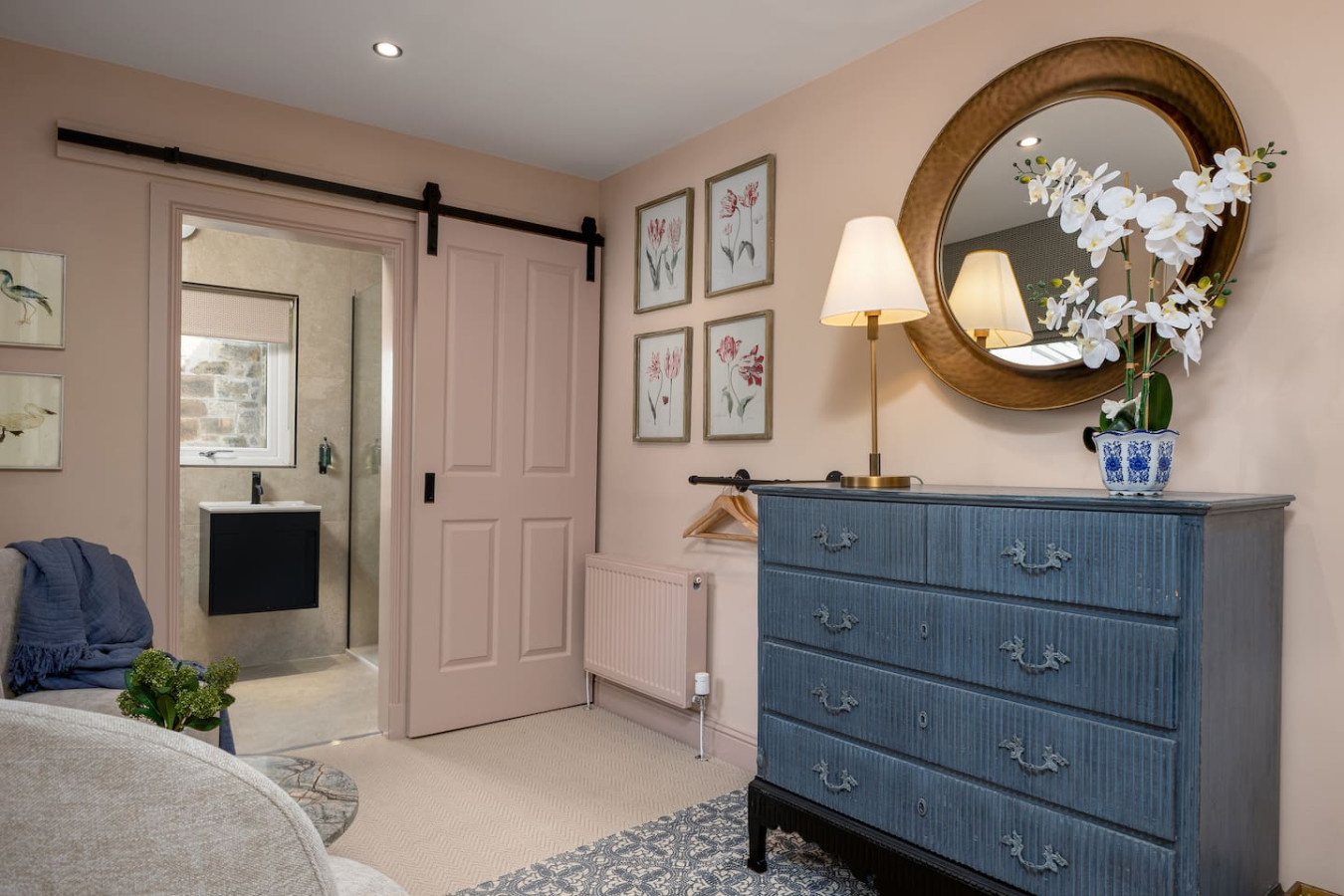 Macdui & Corrie Apartment at Munro Guest House in 14 Princes Street, Stirling, FK81HQ - Property image 15 - VivreStays