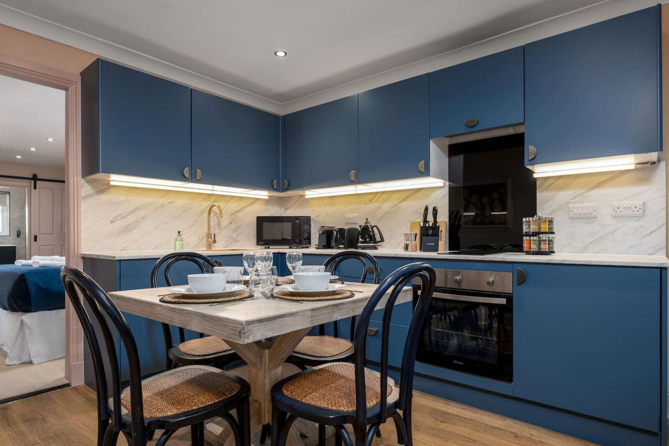 Macdui & Corrie Apartment at Munro Guest House in 14 Princes Street, Stirling, FK81HQ - Property image 23 - VivreStays