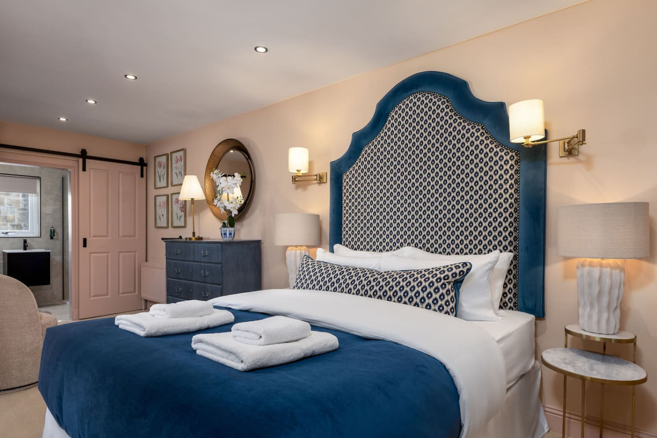 Macdui & Corrie Apartment at Munro Guest House in 14 Princes Street, Stirling, FK81HQ - Property image 8 - VivreStays