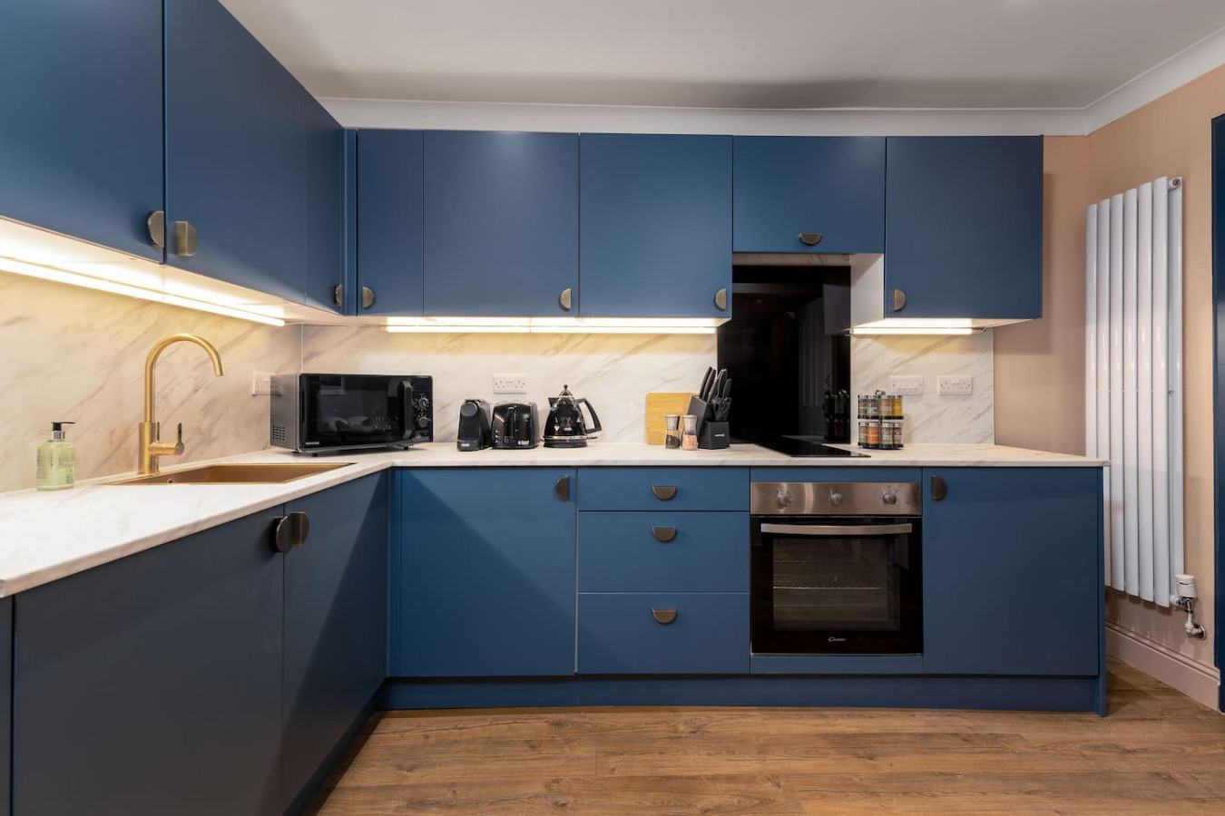 Macdui & Corrie Apartment at Munro Guest House in 14 Princes Street, Stirling, FK81HQ - Property image 3 - VivreStays