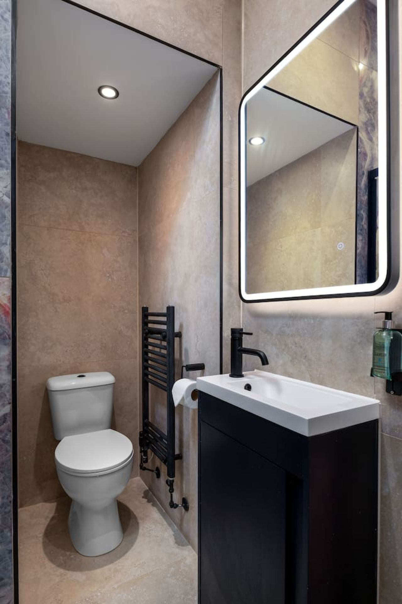 Macdui & Corrie Apartment at Munro Guest House in 14 Princes Street, Stirling, FK81HQ - Property image 34 - VivreStays