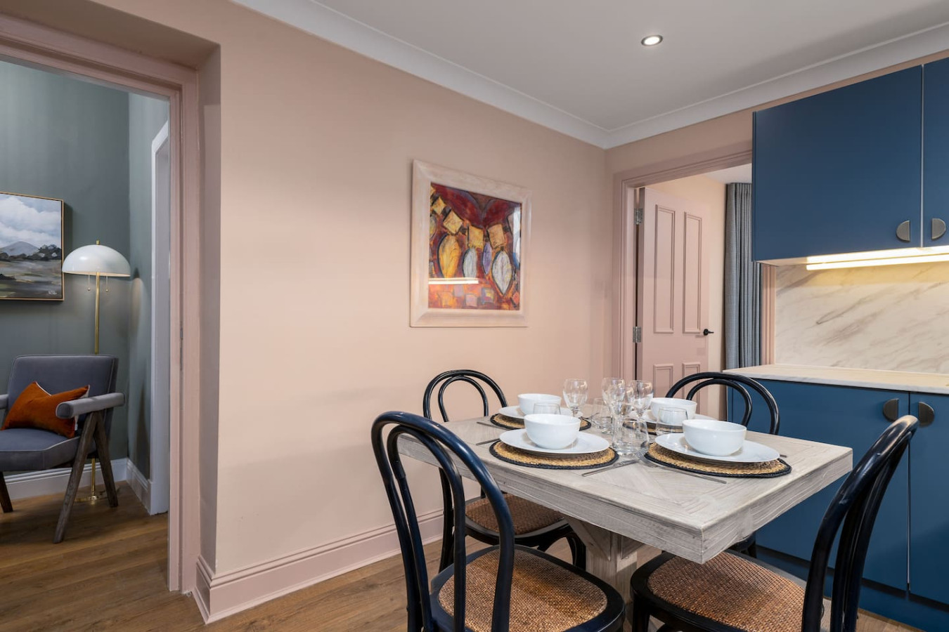 Macdui & Corrie Apartment at Munro Guest House in 14 Princes Street, Stirling, FK81HQ - Property image 25 - VivreStays