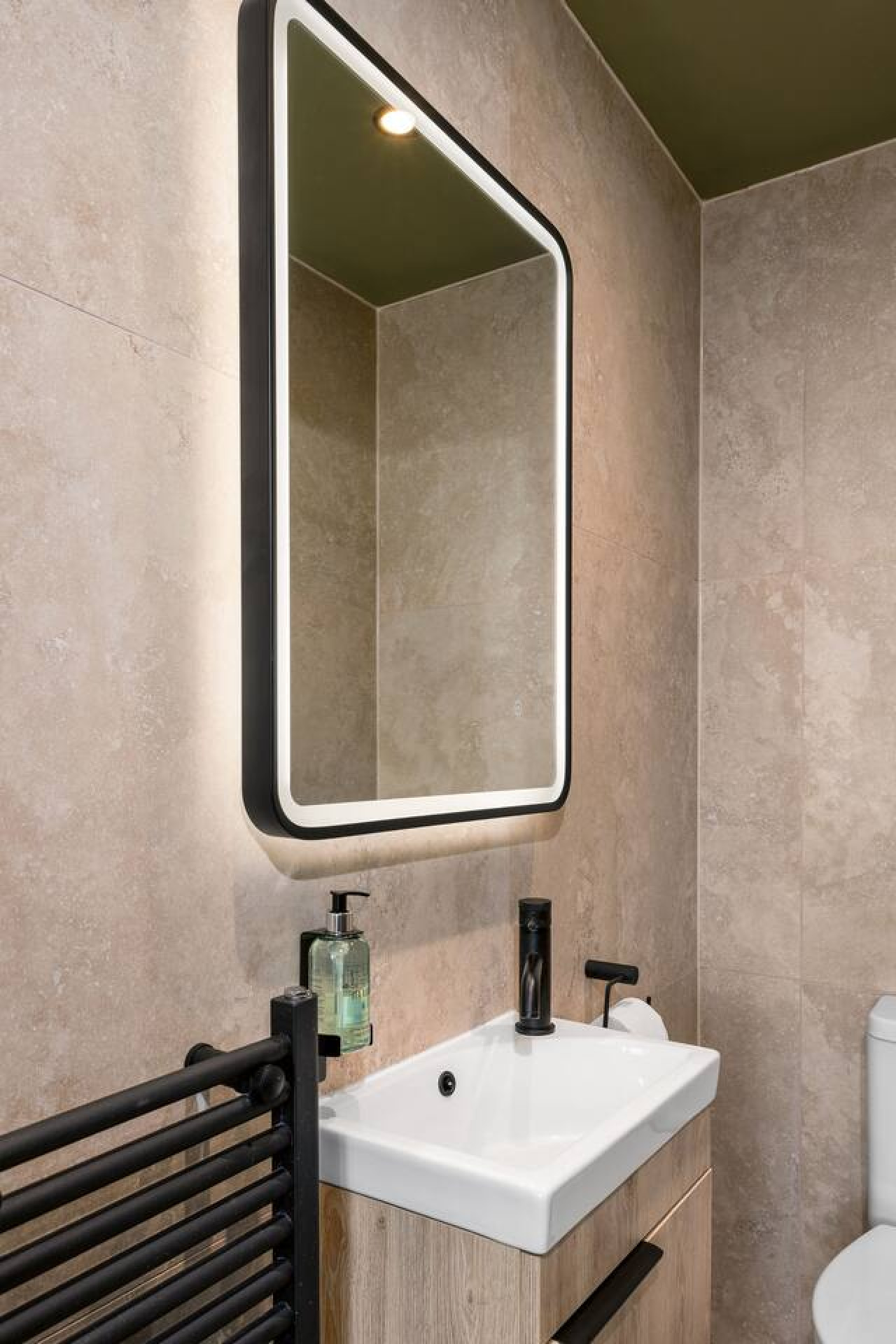 The Dumyat Studio at Munro Guest in 14 Princes Street, Stirling, FK81HQ - Property image 8 - VivreStays