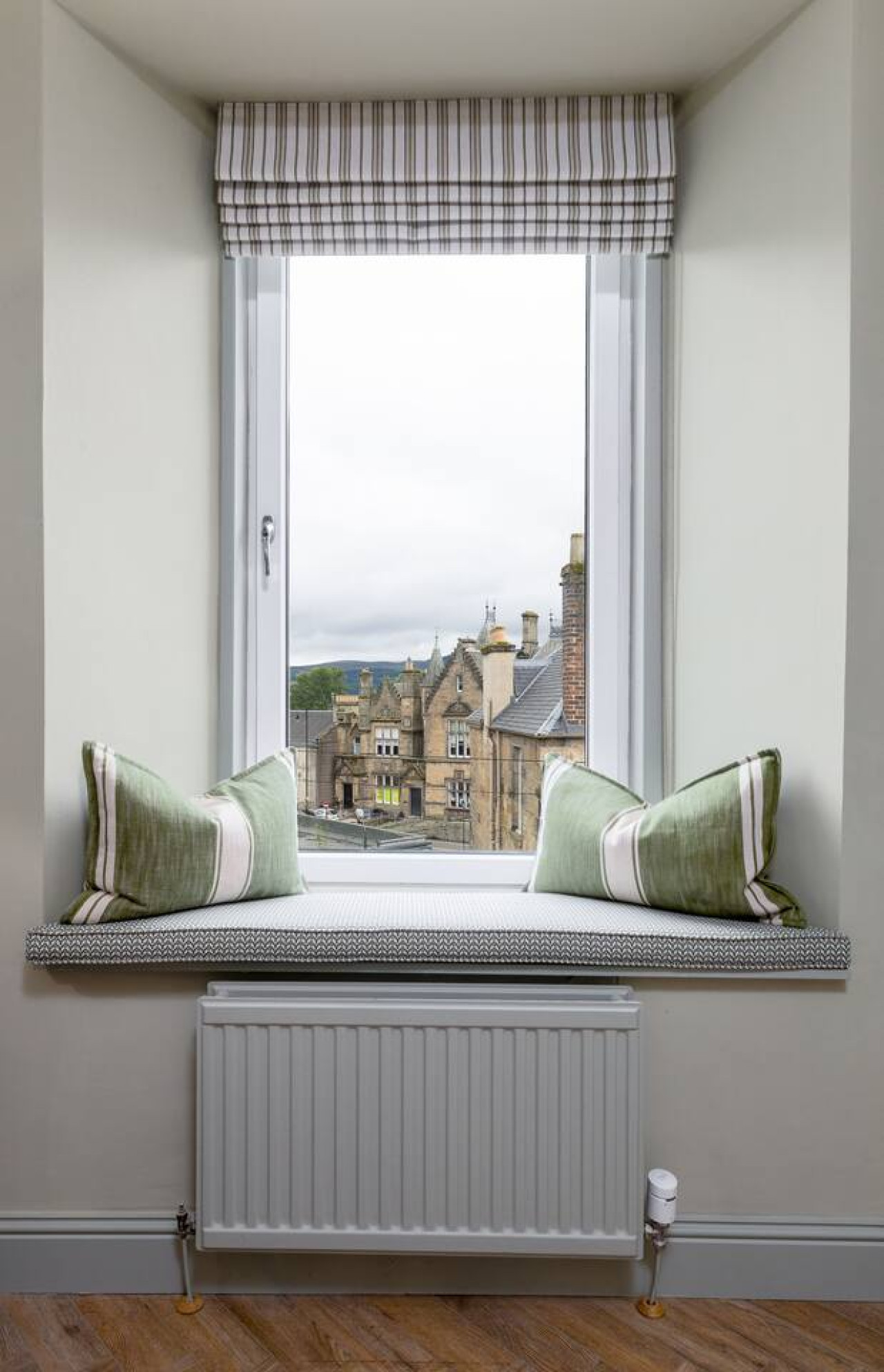 The Dumyat Studio at Munro Guest in 14 Princes Street, Stirling, FK81HQ - Property image 14 - VivreStays
