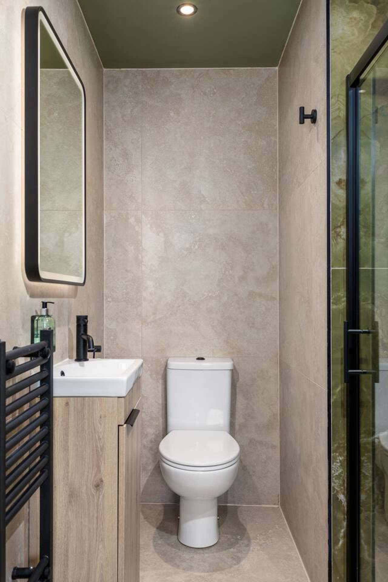 The Dumyat Studio at Munro Guest in 14 Princes Street, Stirling, FK81HQ - Property image 7 - VivreStays