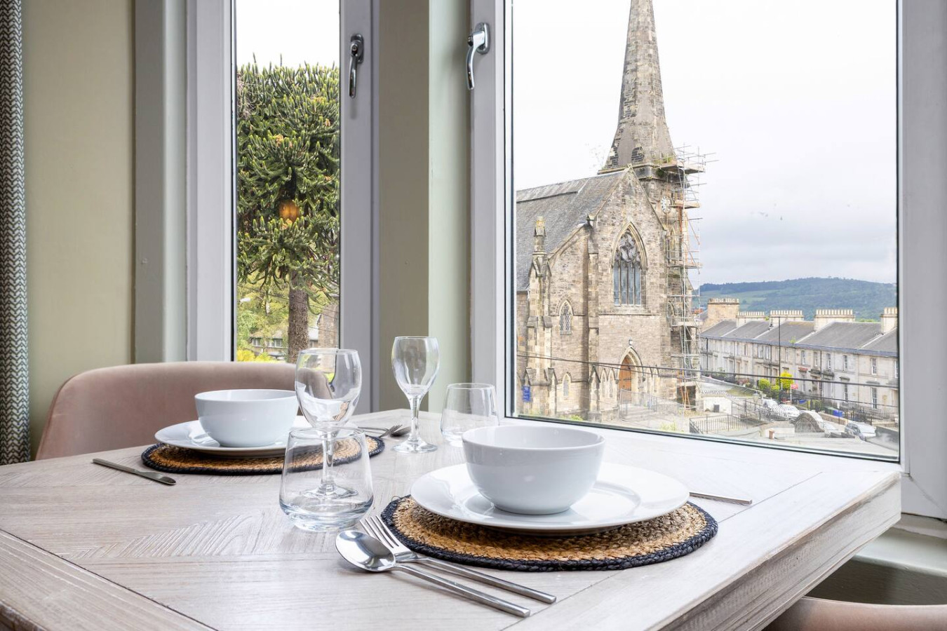 The Dumyat Studio at Munro Guest in 14 Princes Street, Stirling, FK81HQ - Property image 13 - VivreStays
