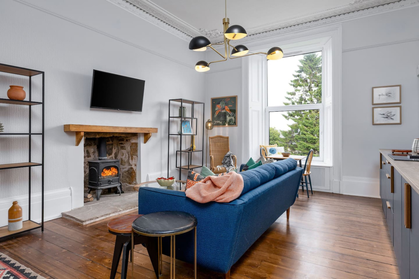 Stirling Retreat - Quirky Décor, Fireplace & Charm serviced apartment - UK - VivreStays
