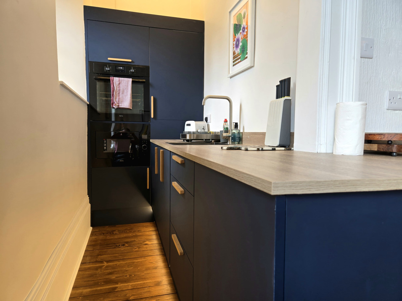 Stirling Retreat - Quirky Décor, Fireplace & Charm in 10 Pitt Terrace, Flat B, Stirling, FK82EZ - Property image 49 - VivreStays