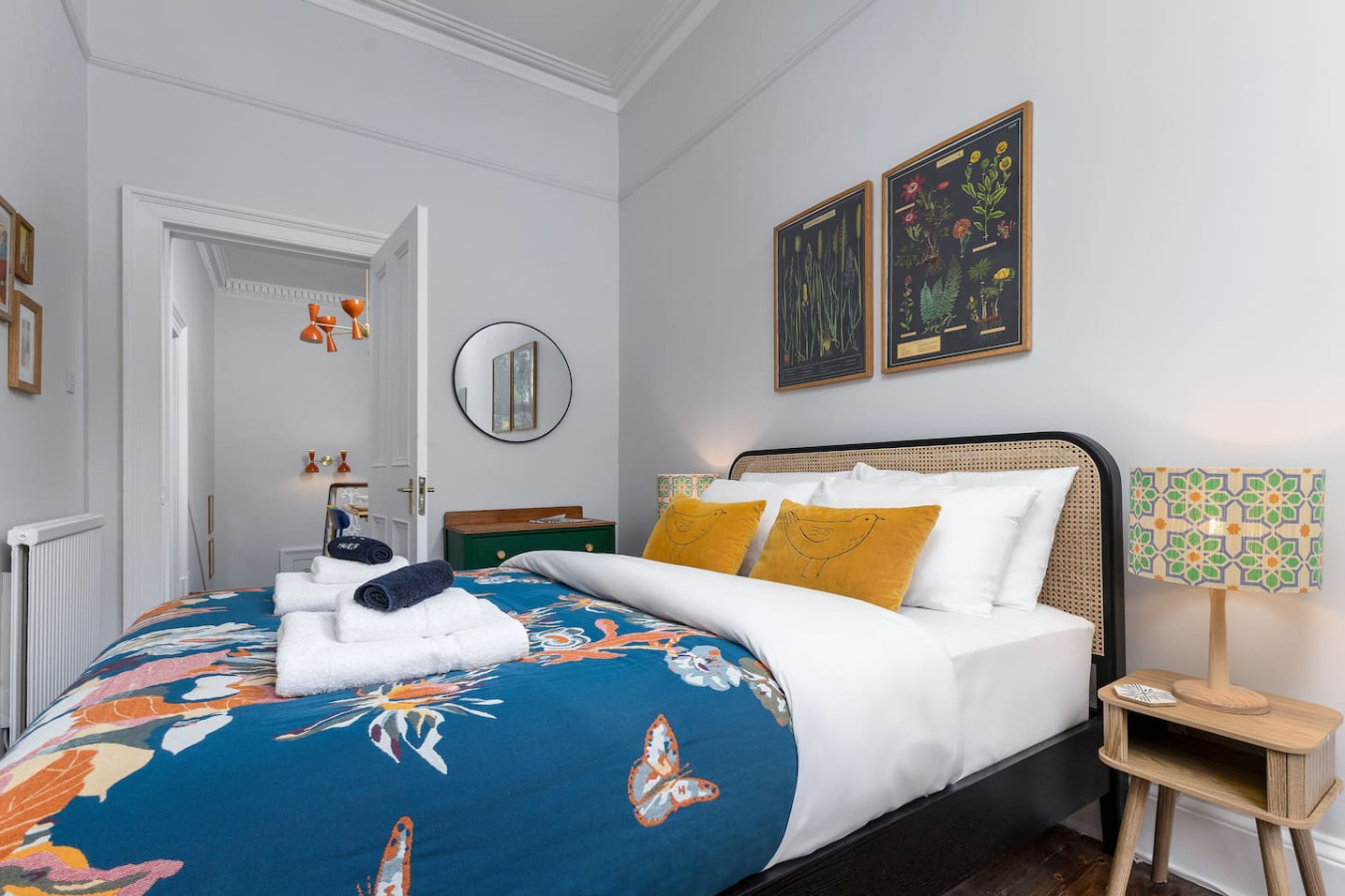 Stirling Retreat - Quirky Décor, Fireplace & Charm in 10 Pitt Terrace, Flat B, Stirling, FK82EZ - Property image 4 - VivreStays