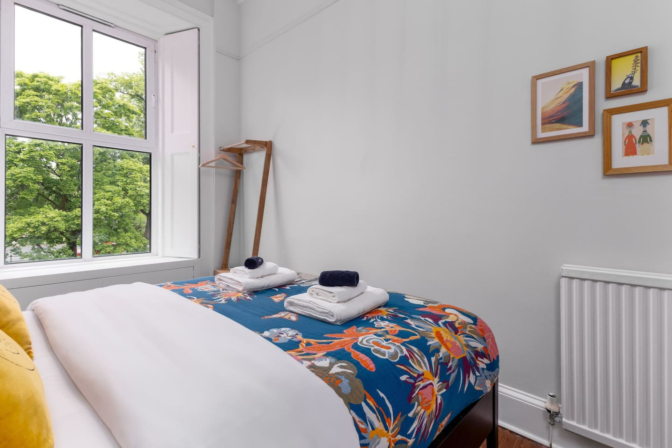 Stirling Retreat - Quirky Décor, Fireplace & Charm in 10 Pitt Terrace, Flat B, Stirling, FK82EZ - Property image 10 - VivreStays
