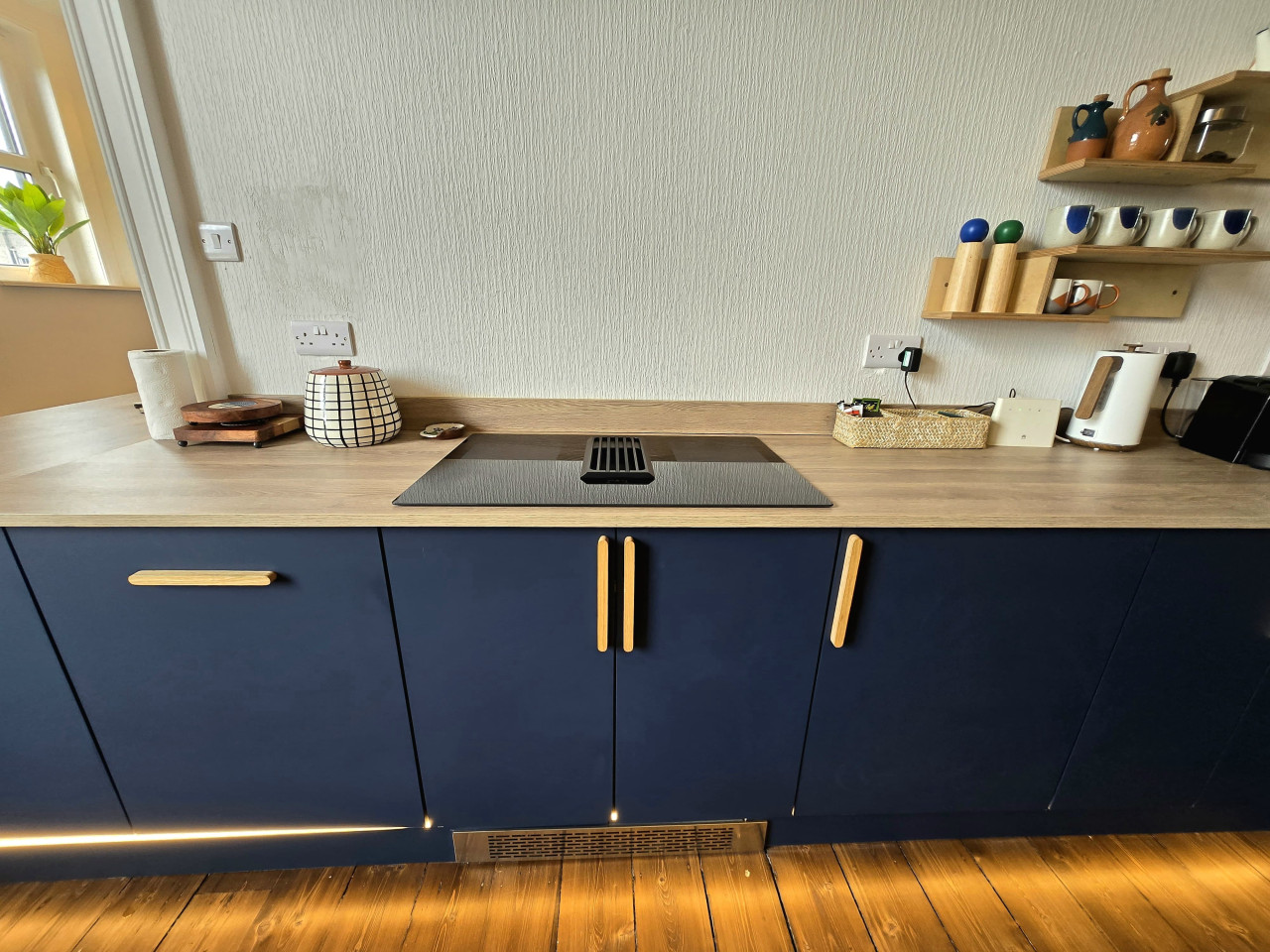 Stirling Retreat - Quirky Décor, Fireplace & Charm in 10 Pitt Terrace, Flat B, Stirling, FK82EZ - Property image 53 - VivreStays