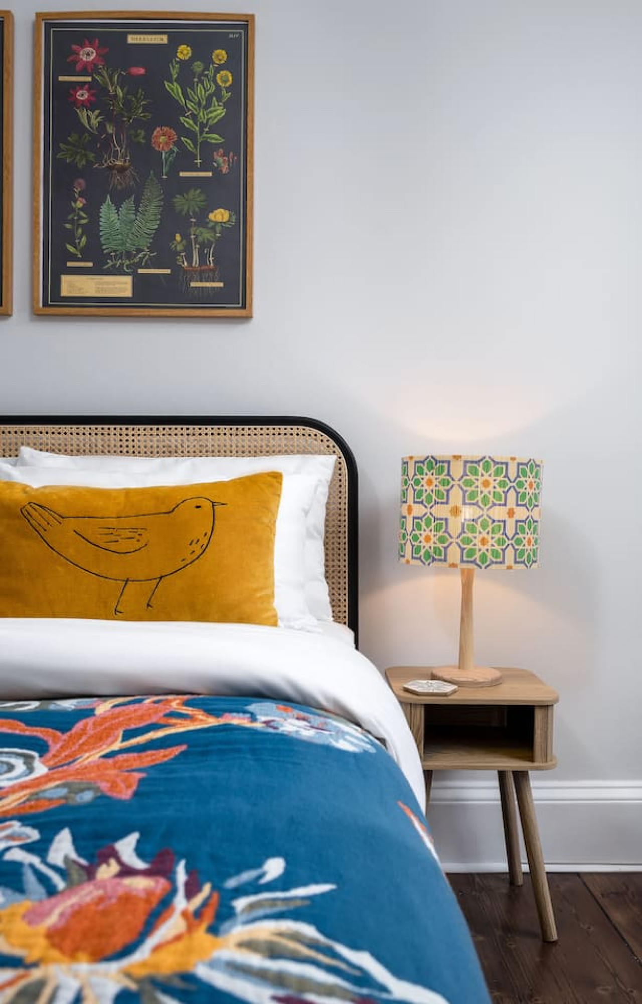 Stirling Retreat - Quirky Décor, Fireplace & Charm in 10 Pitt Terrace, Flat B, Stirling, FK82EZ - Property image 9 - VivreStays